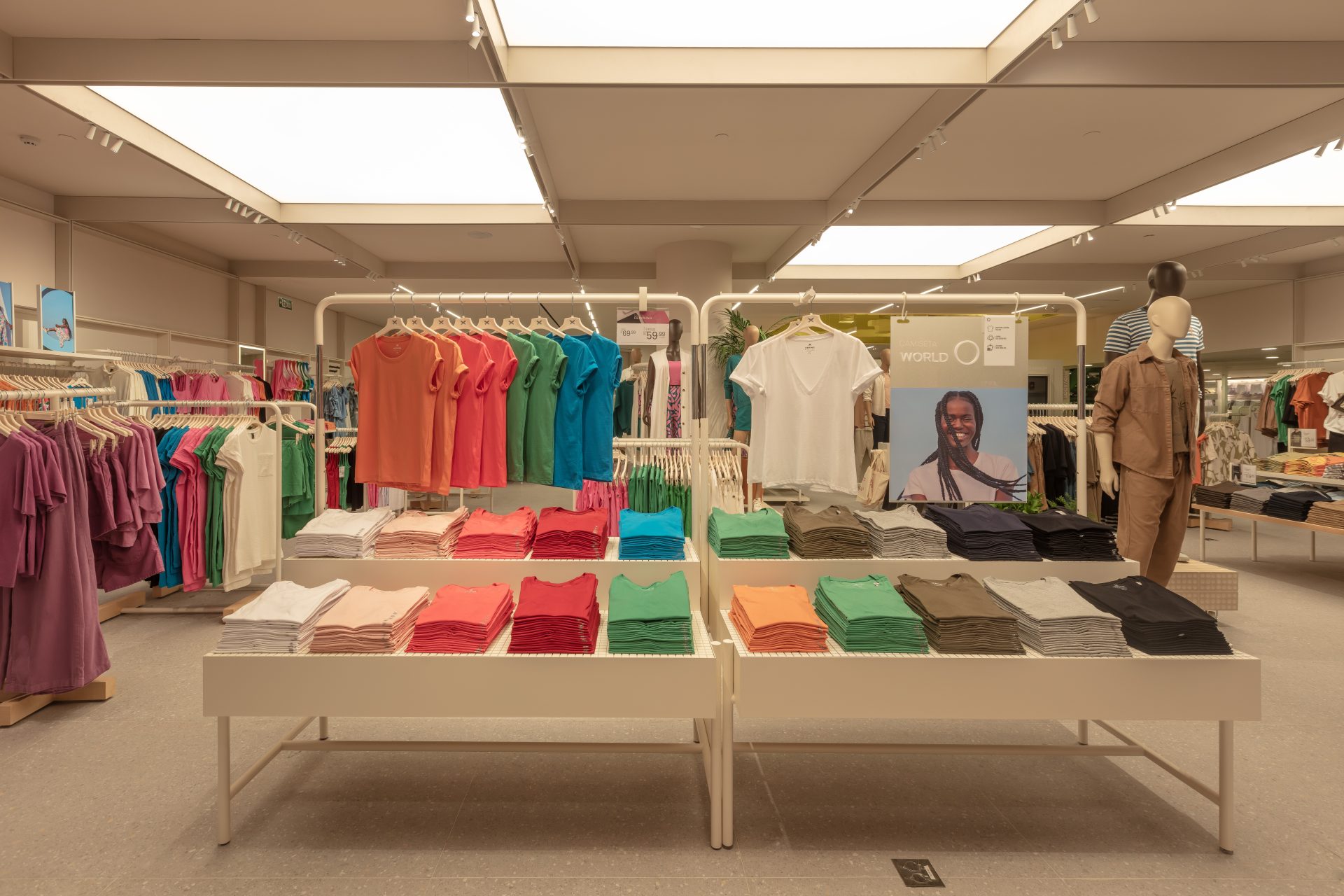 Tela tensionada em loja, projeto Hering Shopping Recife by Tensoflex