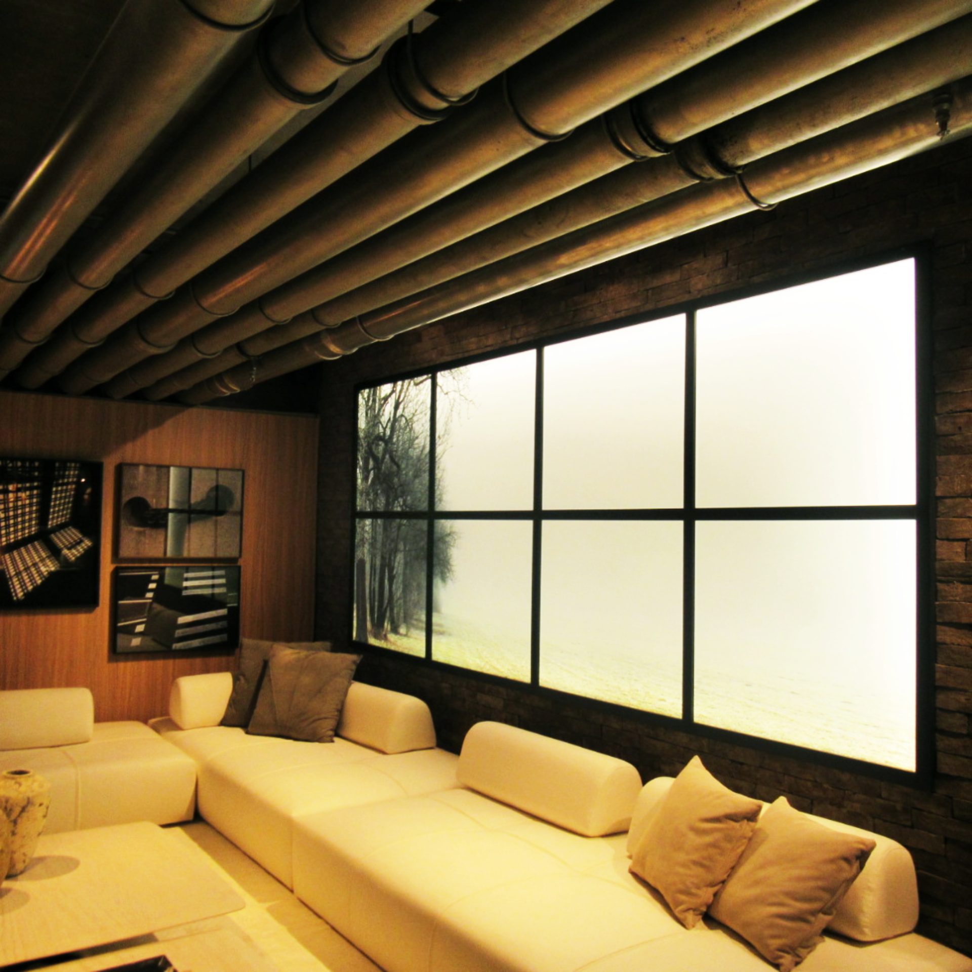 Painel retroiluminado com Tela tensionada em sala de estar, Mostra Artefacto SP